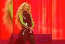 فيديو إيجي أزاليا بعد تمزق بنطالها خلال حفلها بالسعودية Iggy Azalea تويتر تليجرام